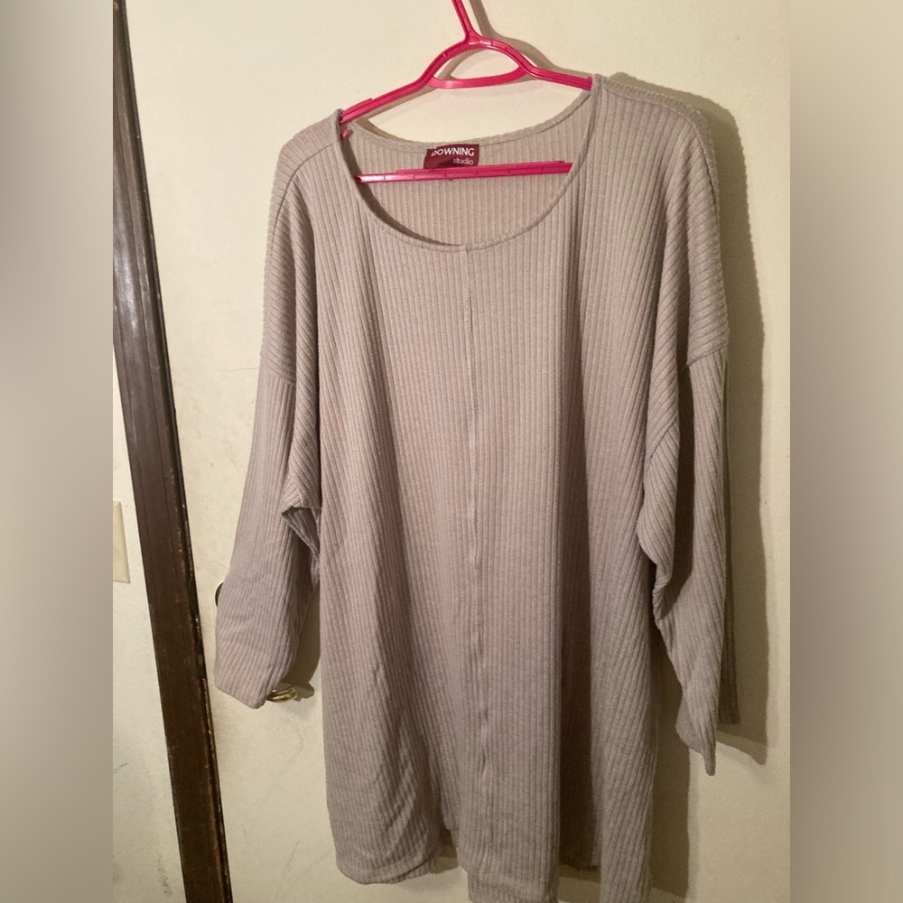 Cream/Light Tan Sweater